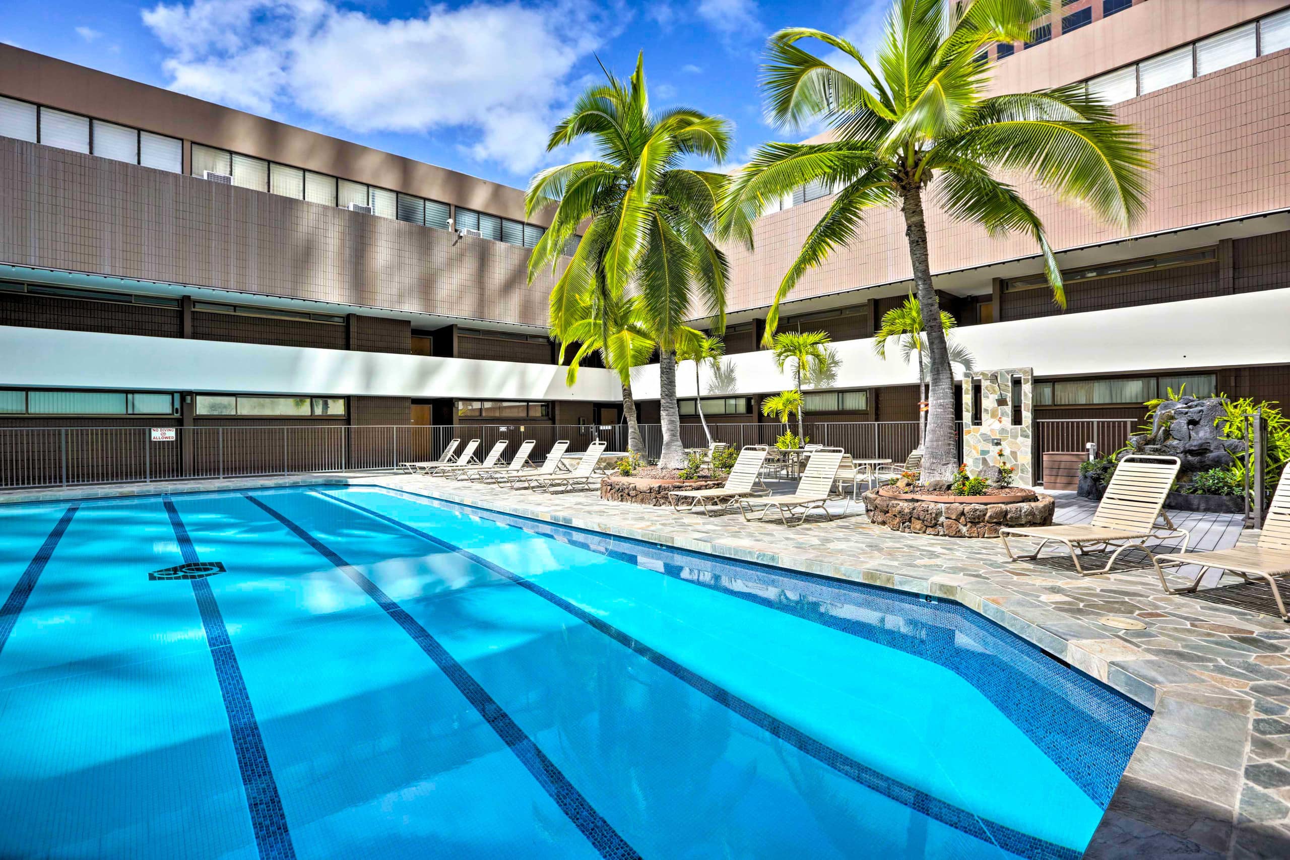 Free Parking Pool Harbor View Access Honolulu Gem! - Image 18