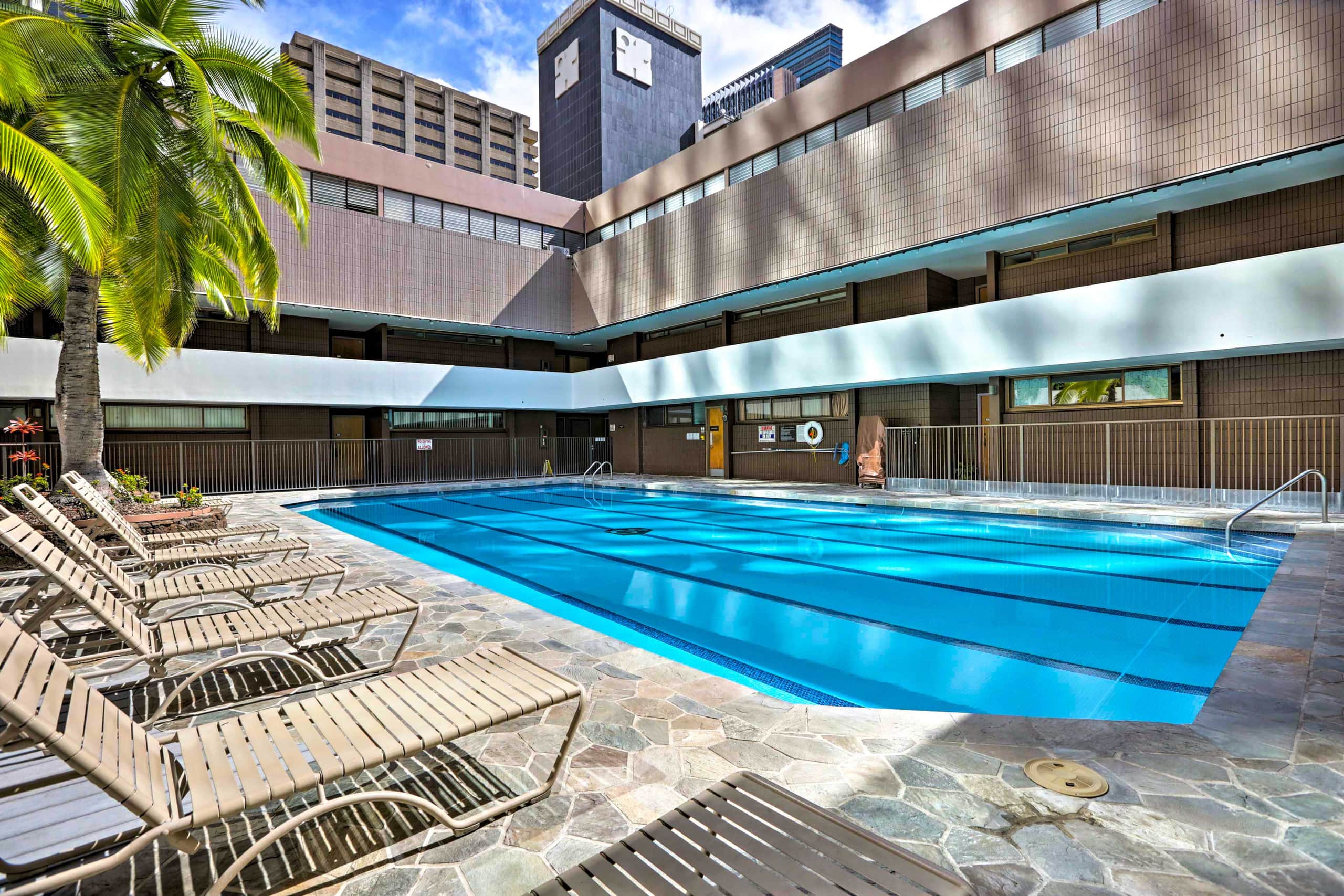 Free Parking Pool Harbor View Access Honolulu Gem! - Image 3