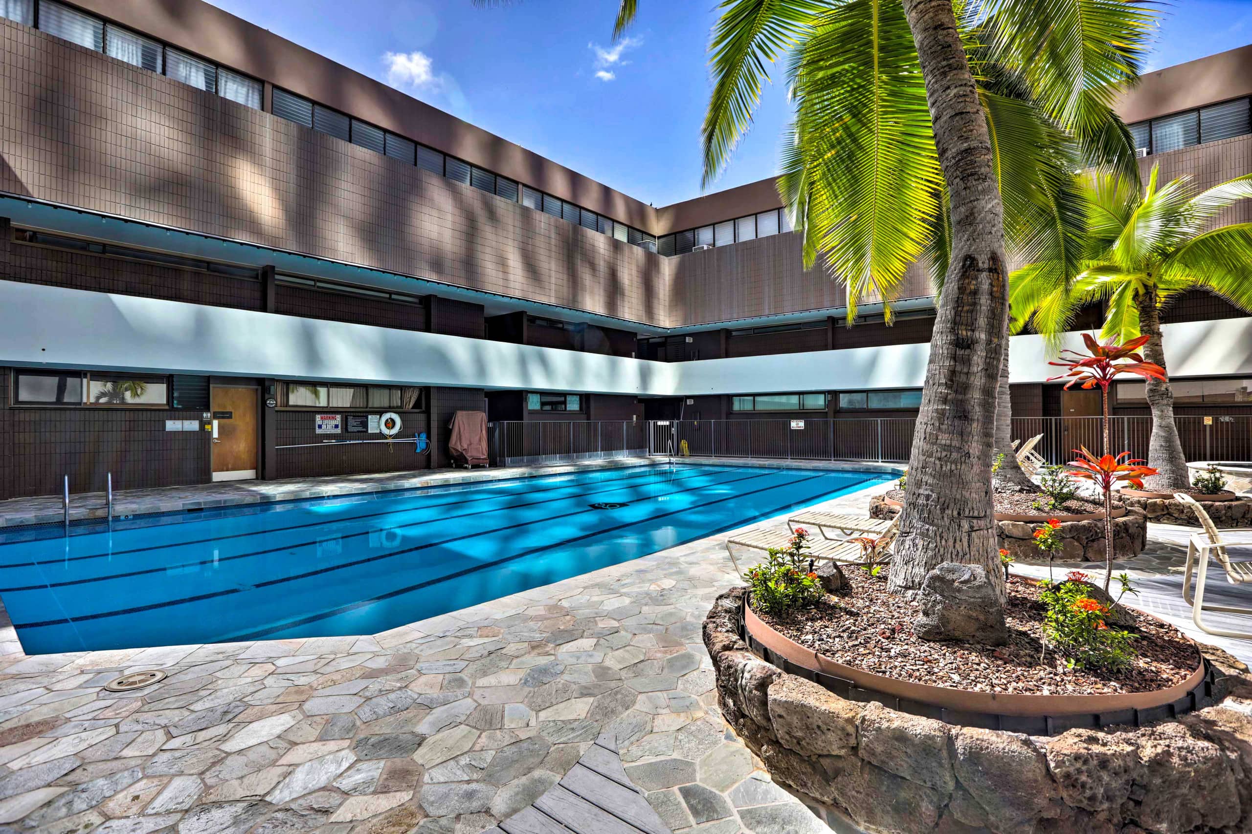 Free Parking Pool Harbor View Access Honolulu Gem! - Image 19