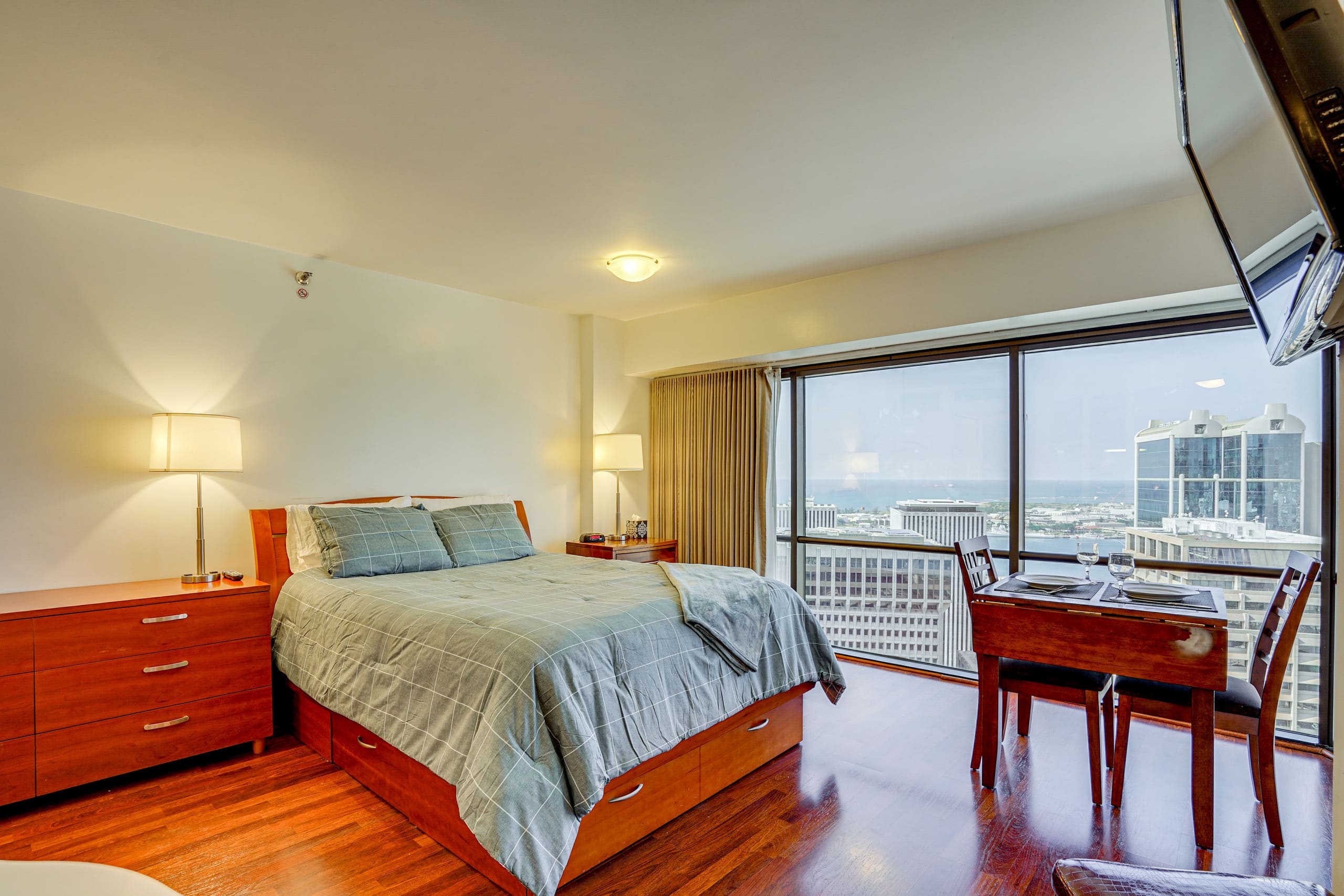 Free Parking Pool Harbor View Access Honolulu Gem! - Image 12
