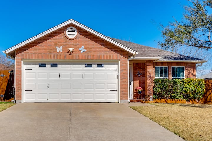 Perfect For Families! Round Rock Home W/ Yard - Round Rock, TX