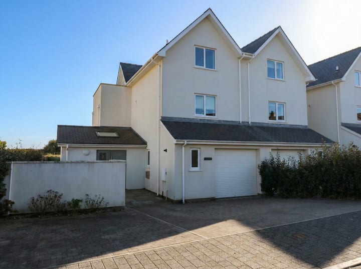2 Lon Y Dryw - Holyhead