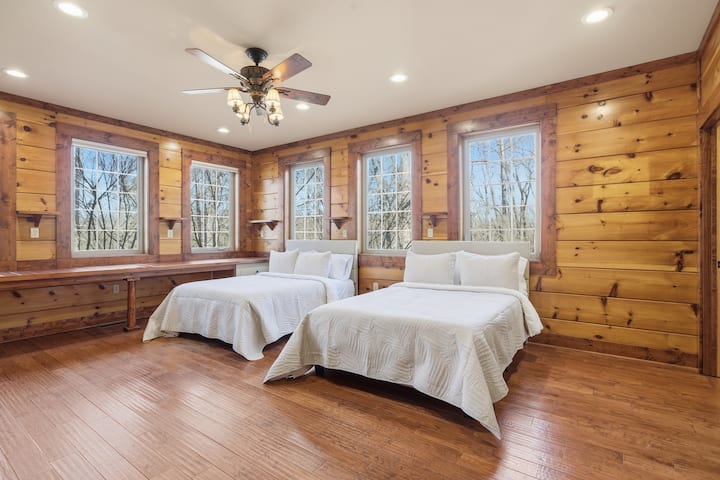 חדר שינה מס' 2. 2 מיטות מלאות עם חדר רחצה משותף