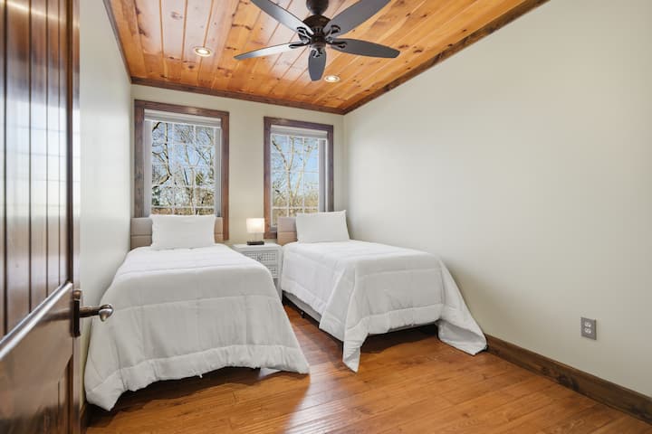 חדר שינה מס' 4 בנכס. 2 מיטות יחיד