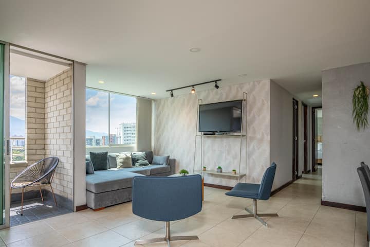14th Floor 3br Apt, City Views And Rooftop Jacuzzi - Medellín