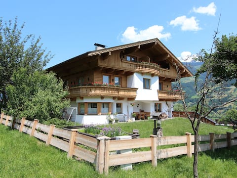 Leistungsstarkes Airbnb: Gasteighof by Interhome in Fügen