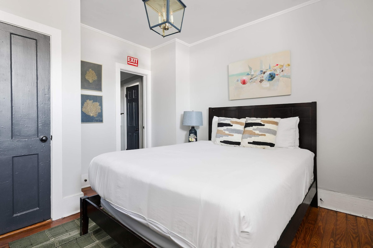 Dormitorio 3: cama tamaño queen + TV