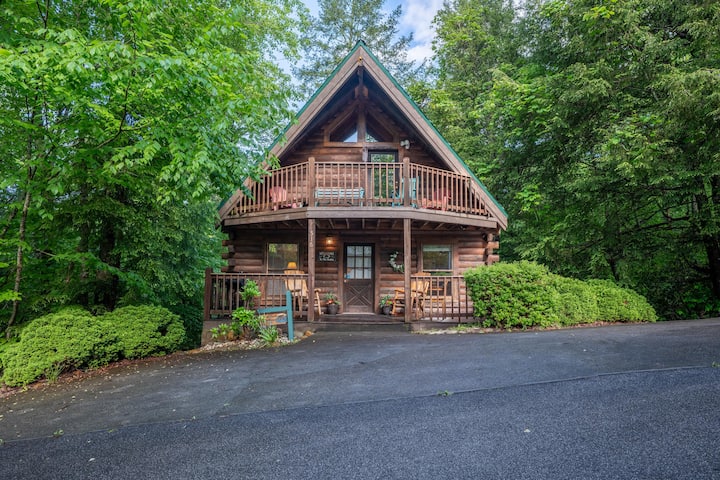 Romantic 1/1, Pool Table,hot Tub,freedollywood,etc - Gatlinburg, TN