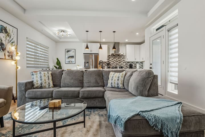 Dallas Townhouse: Rooftop Retreat With King Bed & - Dallas, TX