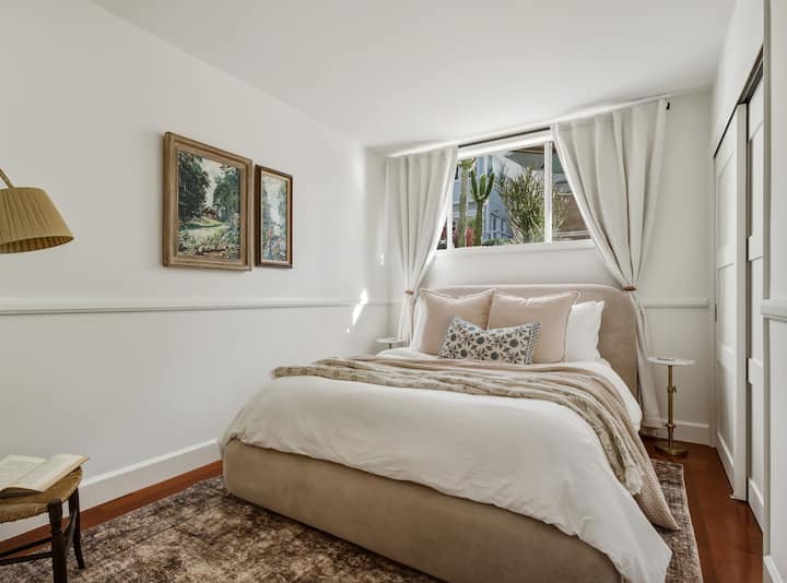 Le confort du Queen Sleep Number conçu pour un repos profond, des matinées lentes et un sommeil parfaitement personnalisé.