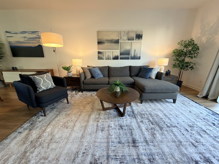 Modern Luxury Loft: Dual Master Suites & Fiber Wif - Oakland, CA