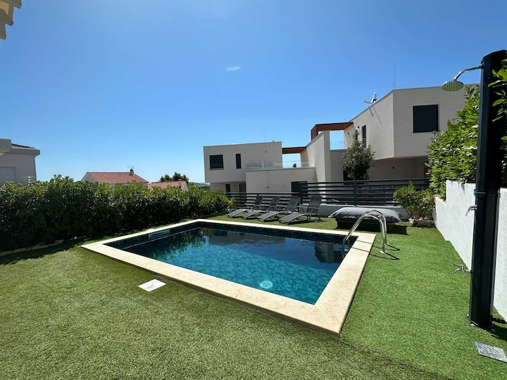 Villa With Private Pool, Garden & Outdoor Dining - Vodice