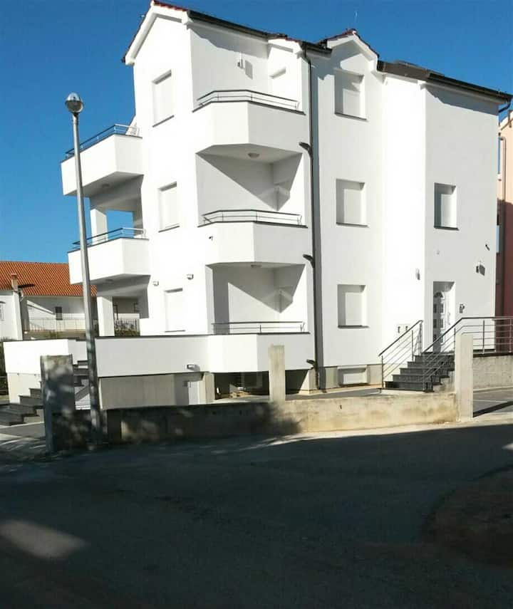 ŽEljka Š. App 3 4+2 - Affordable Coastal Apartment - Vodice