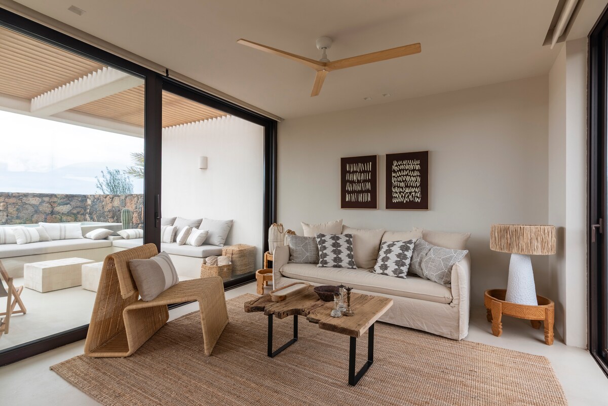 Successful Airbnb property: Gara Suite Boutique Design Villa Private Pool in La Oliva