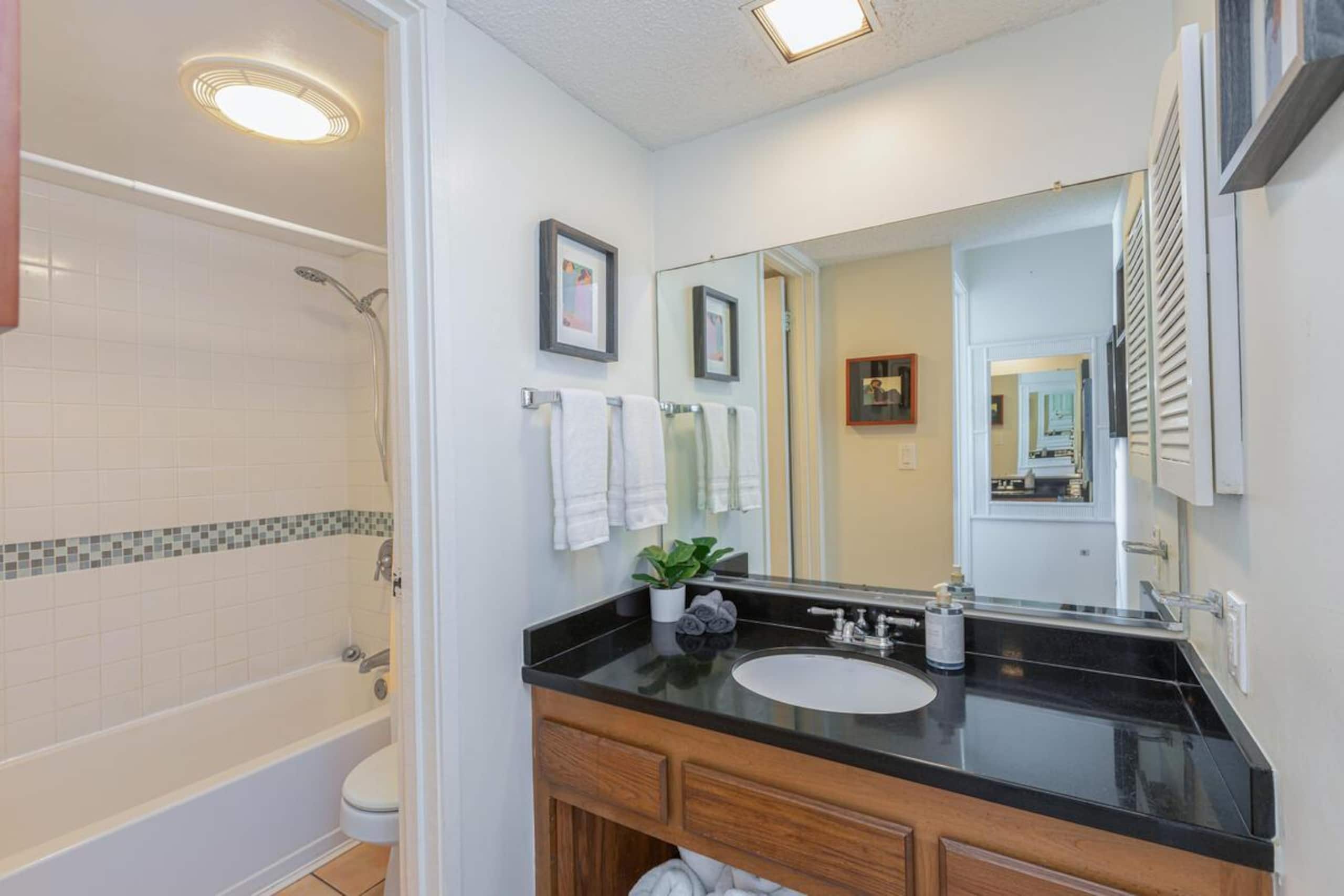 Condo in Princeville · ★4.92 · 1 bedroom · 2 beds · 1 bath - Image 15