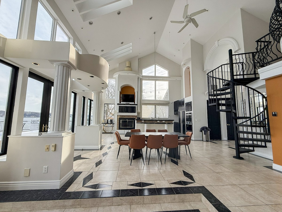 Lakefront Mansion | SwimSpa, Dock & Scenic Views photo 4