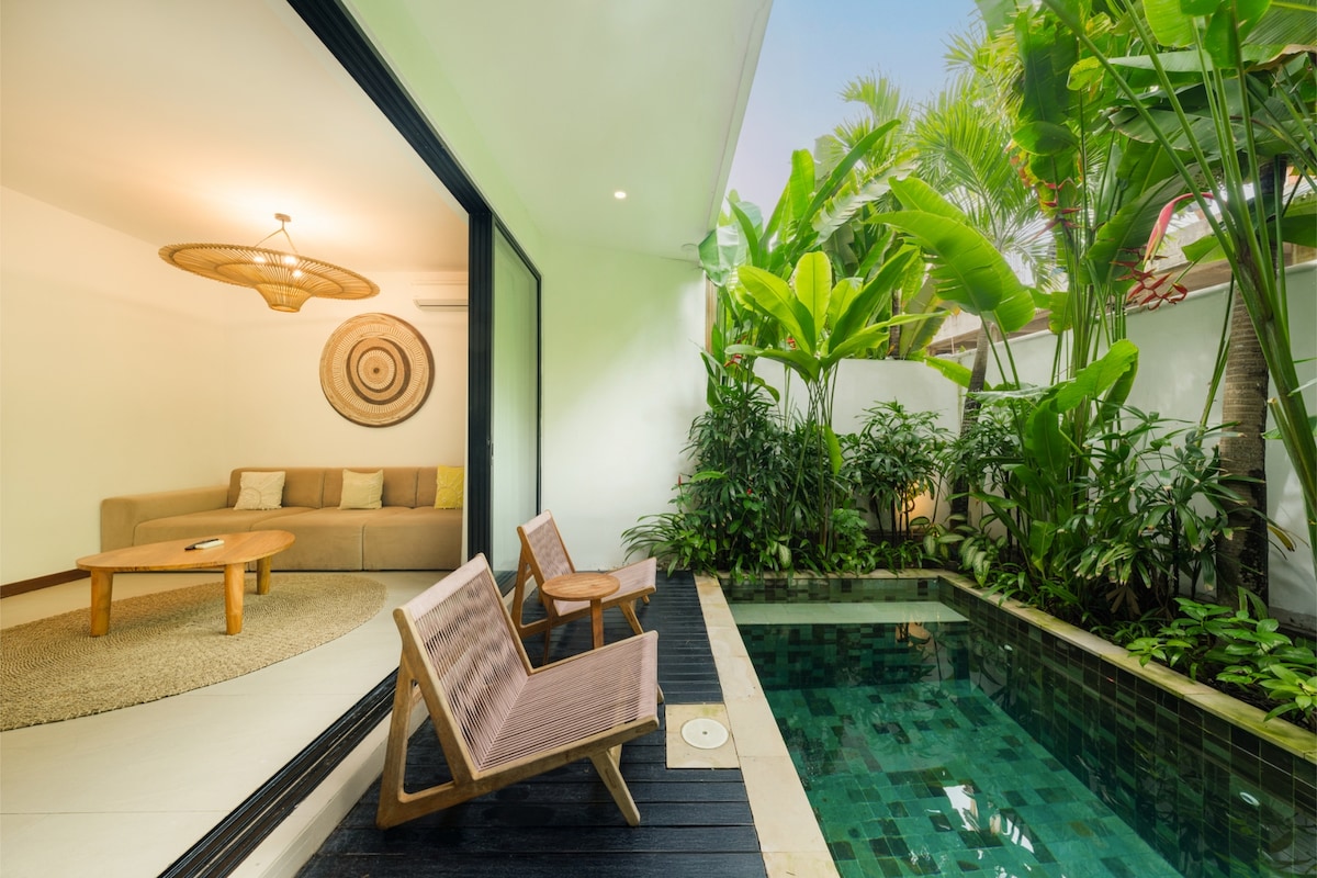 Villa in Umalas · ★5.0 · 2 bedrooms · 2 beds · 2.5 private baths, comparable Airbnb