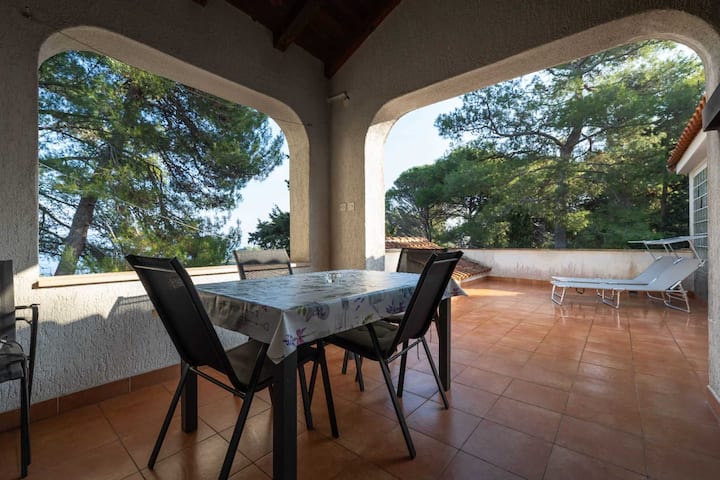 Cozy Family Getaway With Parking - Veli Lošinj