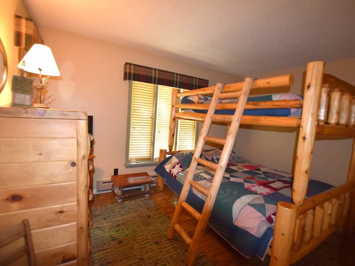 საძინებელი №2: საწოლი 152×203 სმ — ორსართულიანი საწოლის ნაცვლად