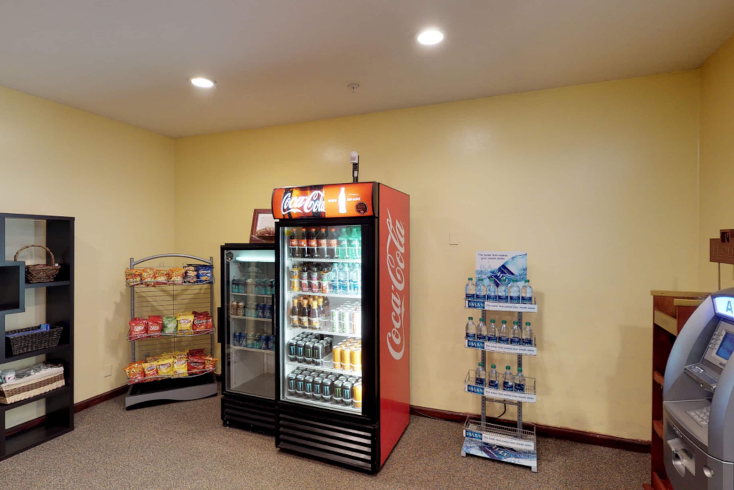 3-Room Hotel Block, Pool, Lake, Pet-Friendly - Photo 25
