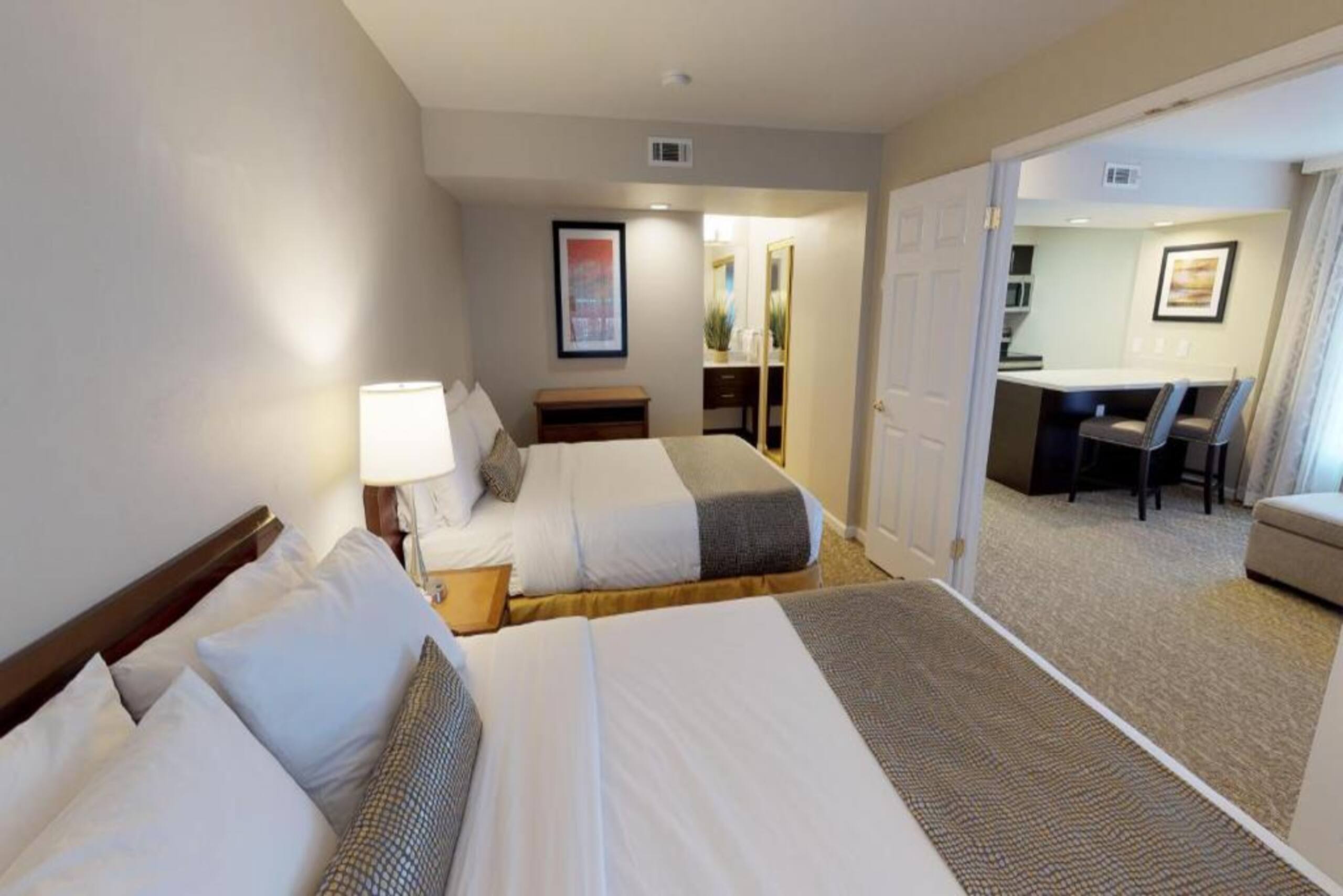 3-Room Hotel Block, Pool, Lake, Pet-Friendly - Photo 2