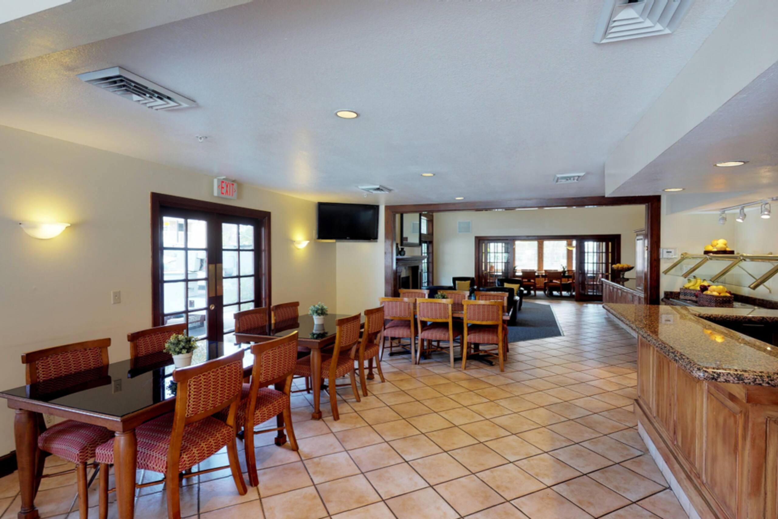 3-Room Hotel Block, Pool, Lake, Pet-Friendly - Photo 21