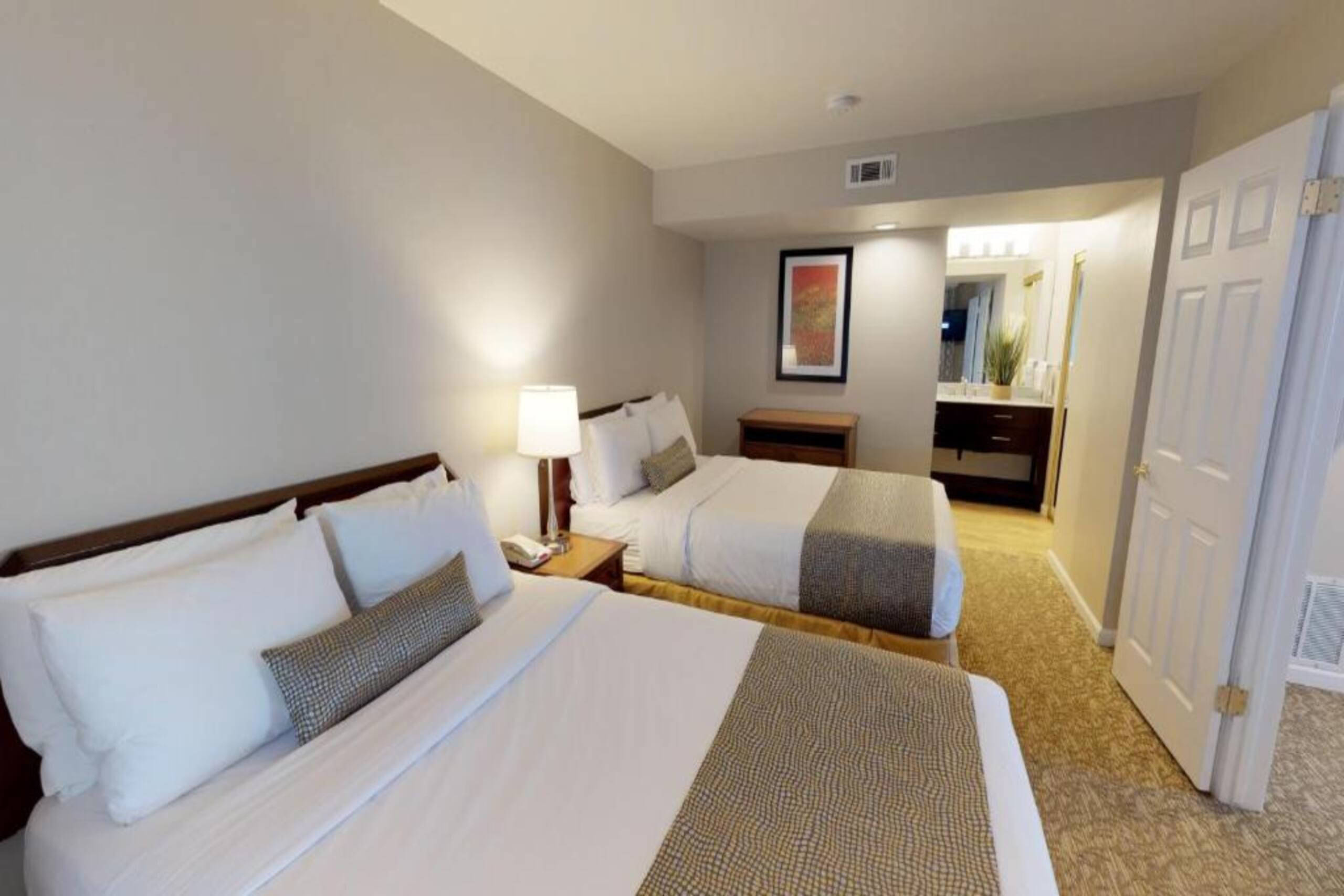 3-Room Hotel Block, Pool, Lake, Pet-Friendly - Photo 3
