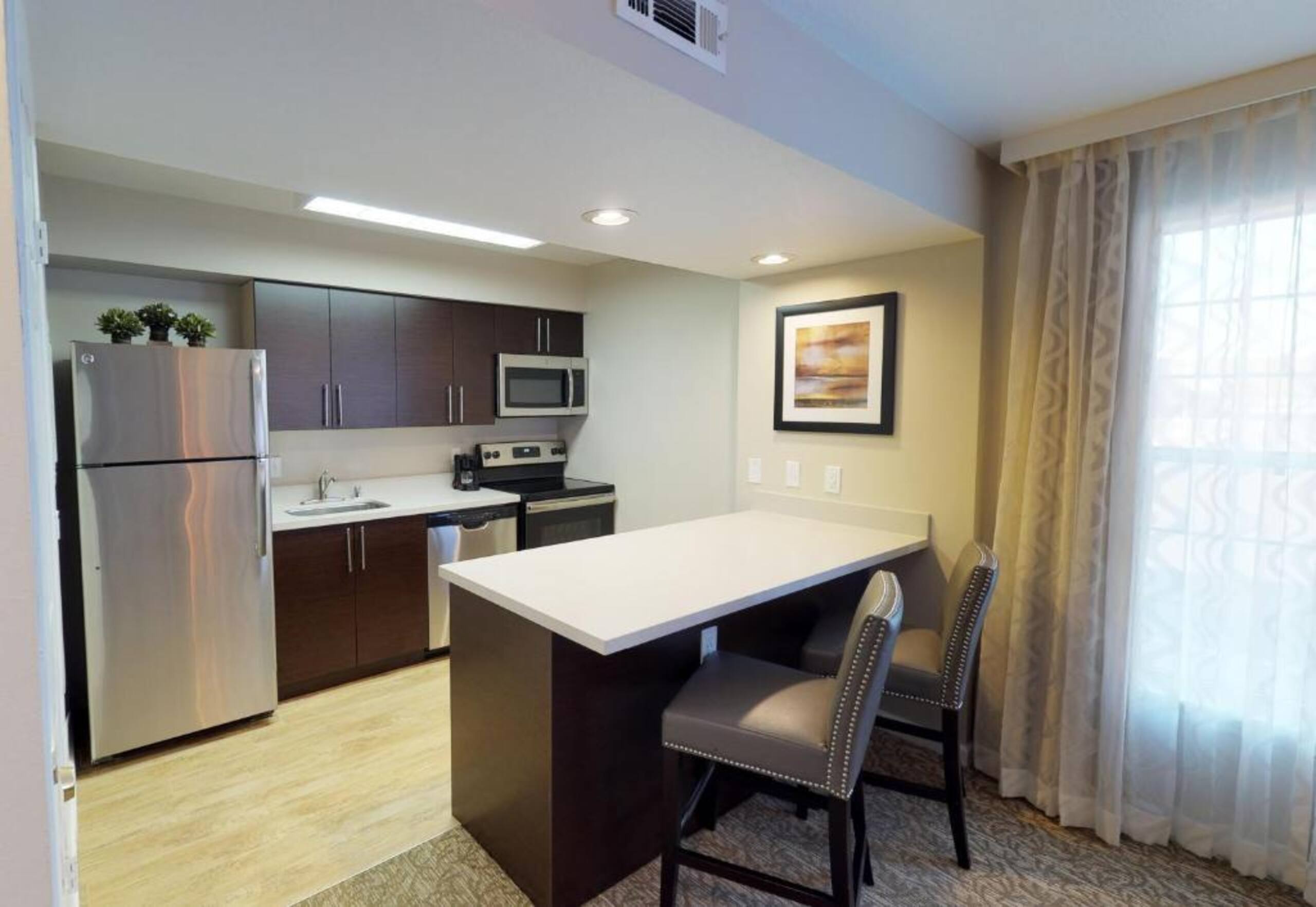 3-Room Hotel Block, Pool, Lake, Pet-Friendly - Photo 8