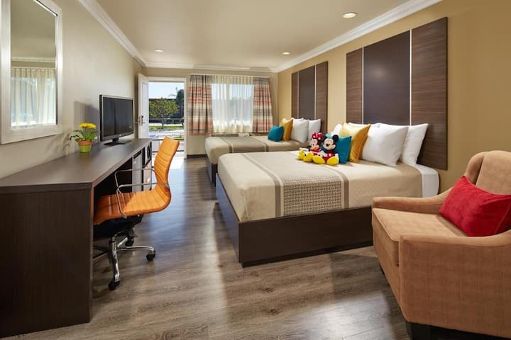 4 Affordable Rooms | Steps To Disney & Attractions - Huntington Beach, CA