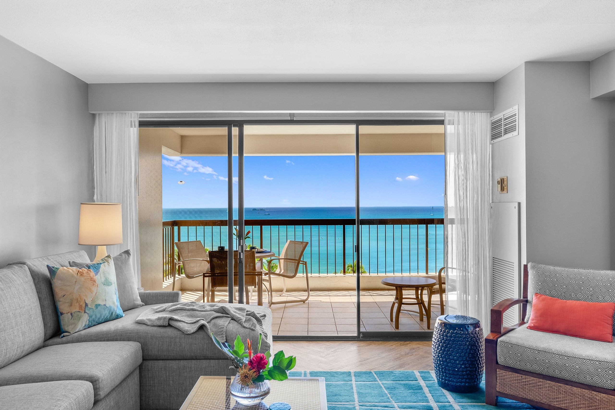 Condo in Honolulu · ★4.6 · 2 bedrooms · 4 beds · 2 private baths - Image 3