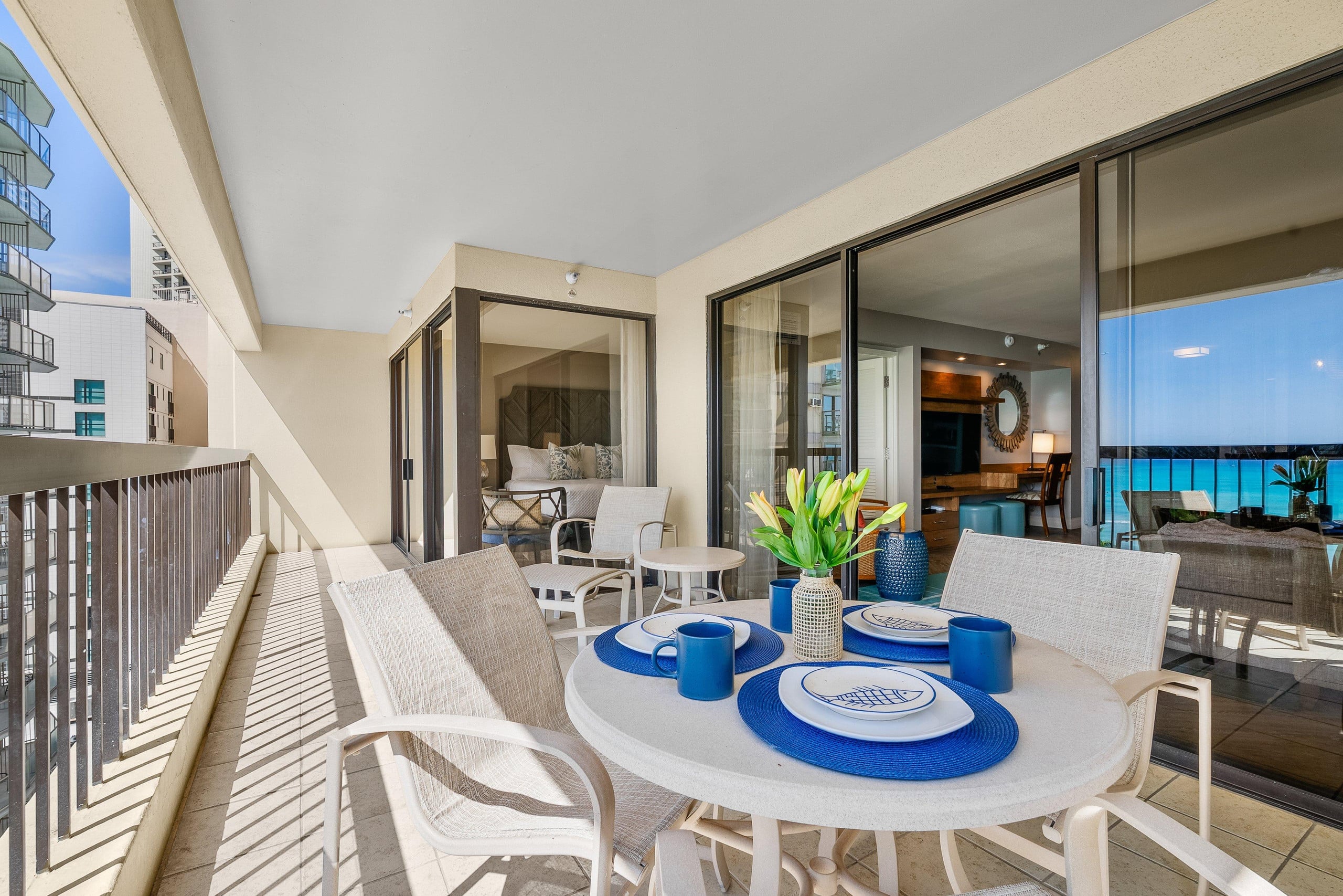 Condo in Honolulu · ★4.6 · 2 bedrooms · 4 beds · 2 private baths - Image 32