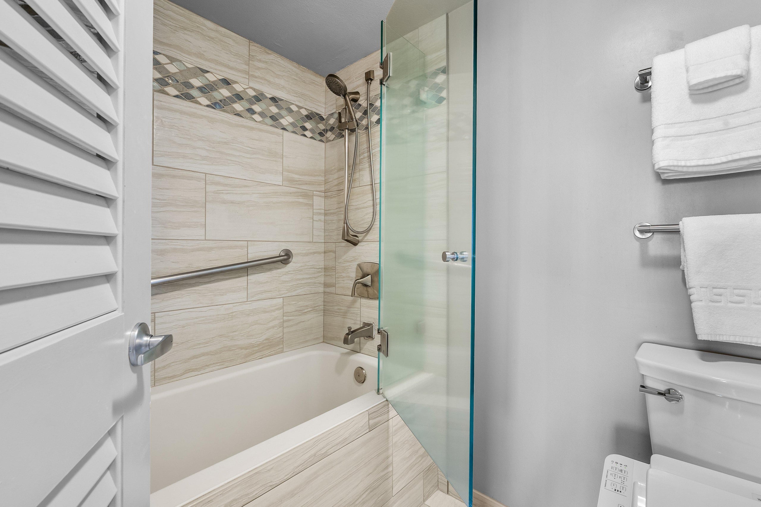 Condo in Honolulu · ★4.6 · 2 bedrooms · 4 beds · 2 private baths - Image 24