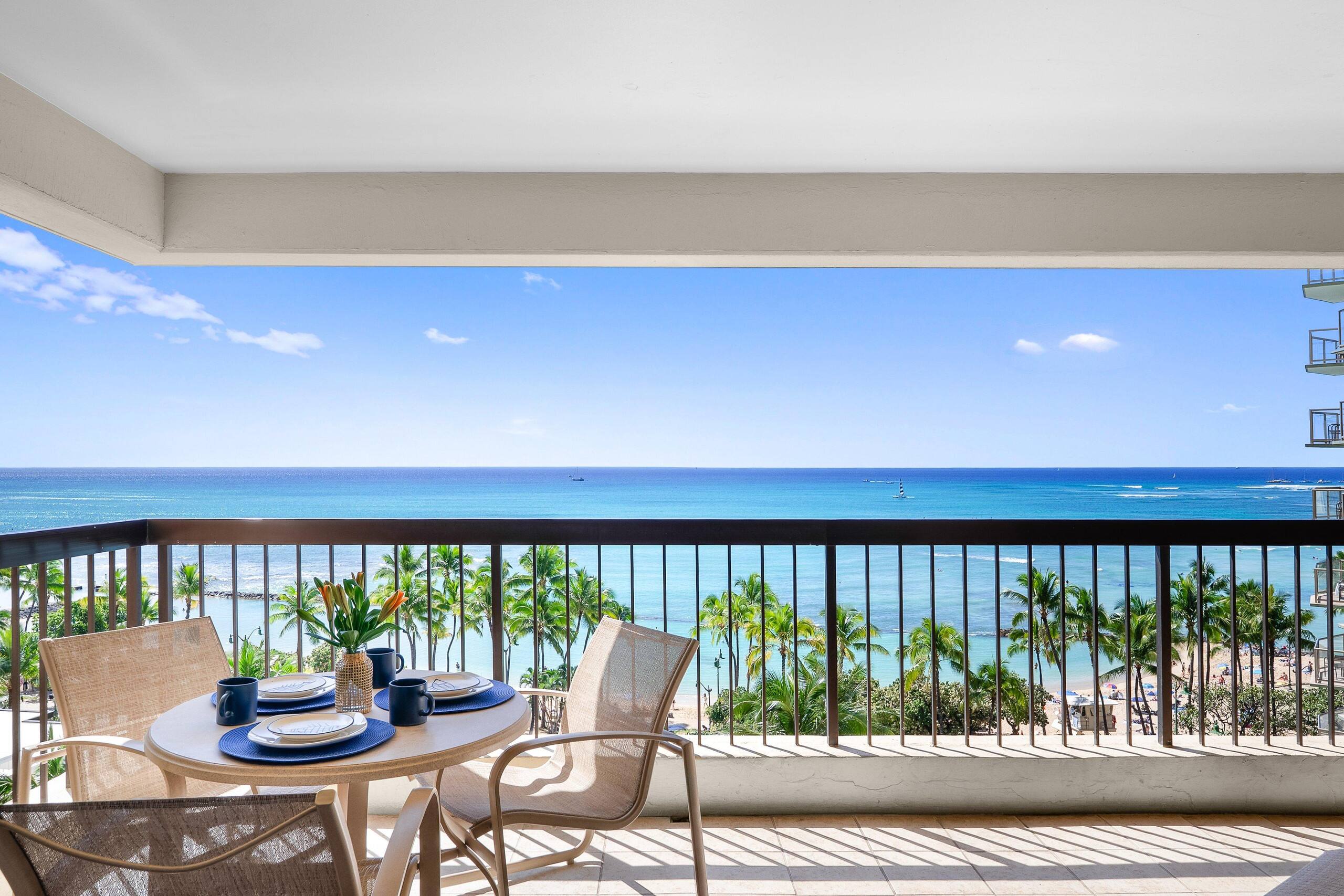 Condo in Honolulu · ★4.6 · 2 bedrooms · 4 beds · 2 private baths - Image 31