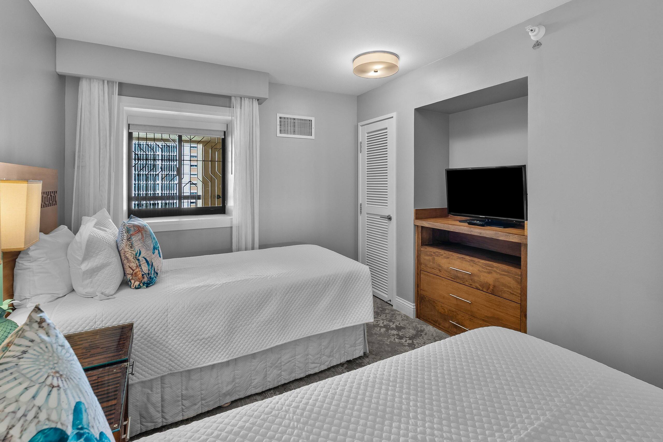 Condo in Honolulu · ★4.6 · 2 bedrooms · 4 beds · 2 private baths - Image 22