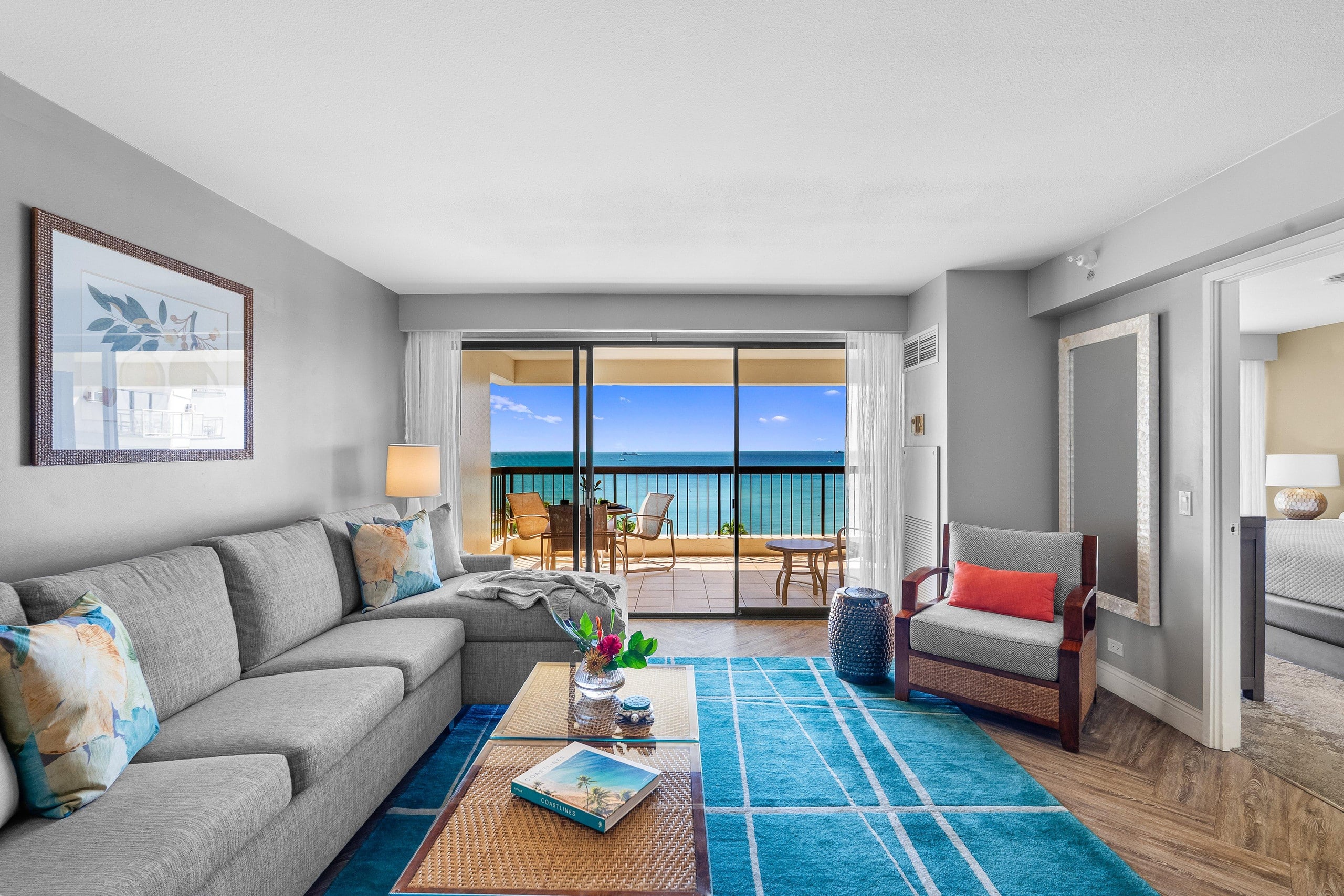 Condo in Honolulu · ★4.6 · 2 bedrooms · 4 beds · 2 private baths - Image 4