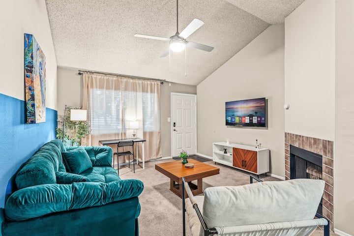 2br Apartment Sleeps 6 | Pet-friendly Stay W/ Reso - Orlando, FL