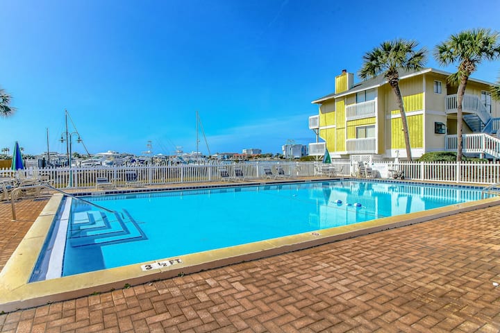 1br With Dock, Pool, Hot Tub & Private Beach - Destin, FL