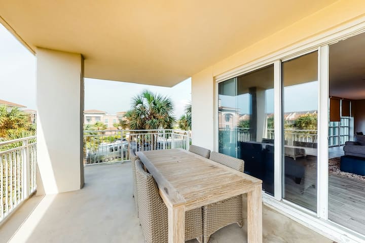 Beachy 3br Gulfview 2nd-floor | Balcony | Pool - Destin, FL