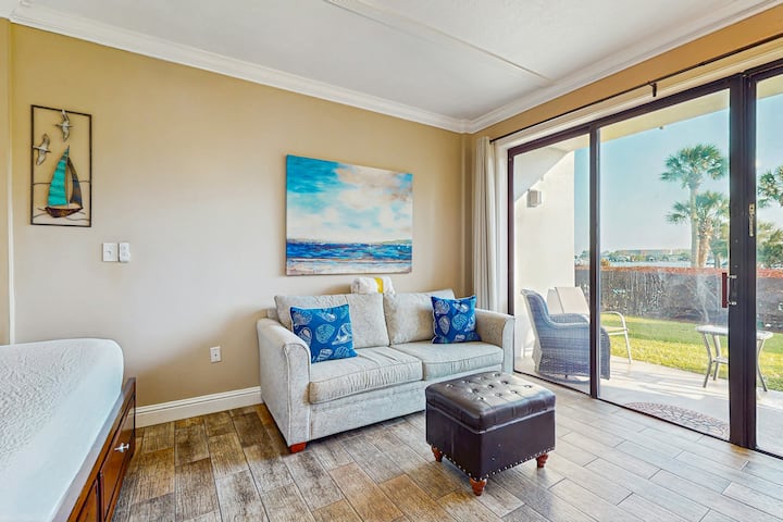 Comfy Studio Bayview 1st-floor | Balcony | Pool - Fort Walton Beach, FL