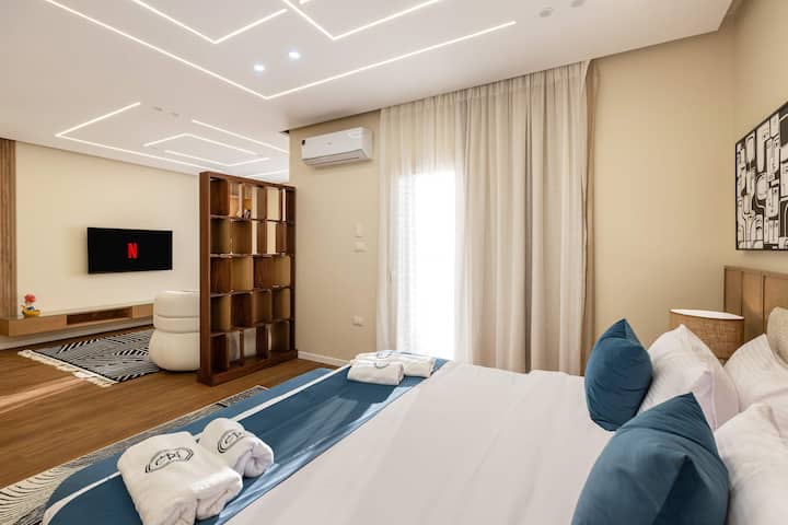 მთავარი საძინებელი შიდა მისაღები ოთახით