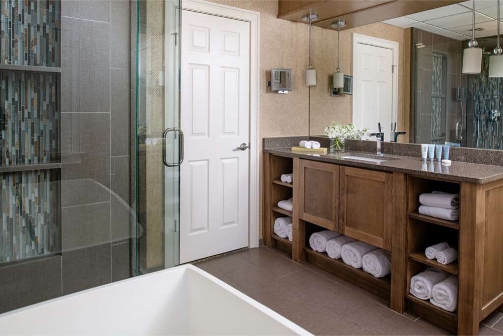 Warm & Inviting Room Ideal for Wine Country Escape