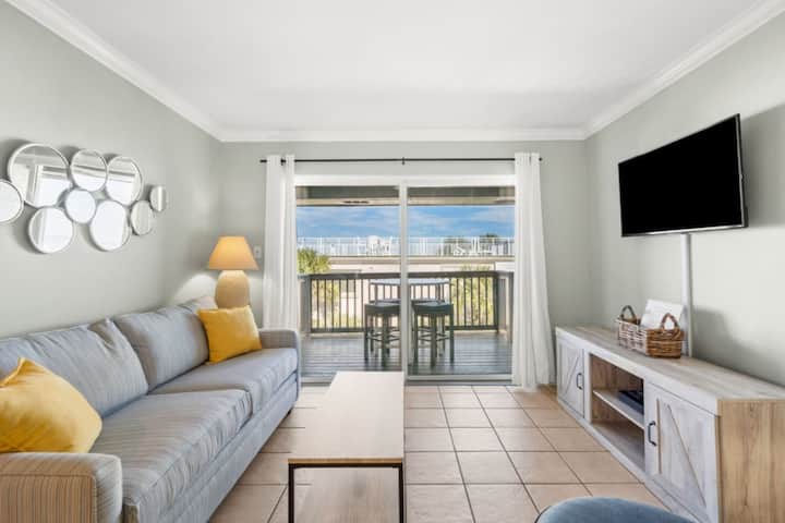 Top Floor • Beach Access • Pool • Amelia - Fernandina Beach, FL