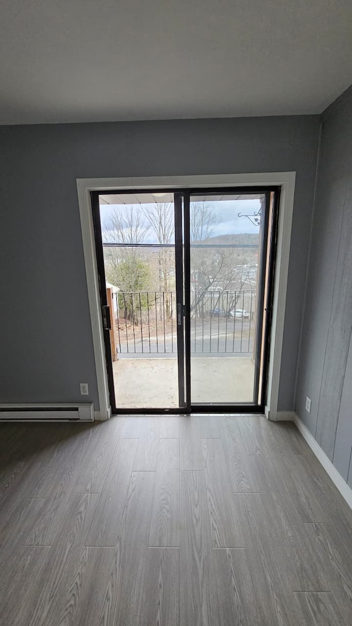 Freshly Renovated 1-bedroom Suite #04 (3rd Floor) - Owen Sound