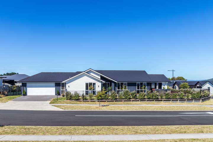 Parkside On Puna  A Modern Family Home - Taupō