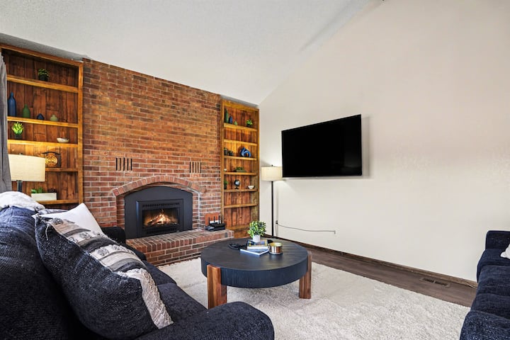 Cozy Getaway | Hot Tub + Deck Fire Table - Manitou Springs, CO