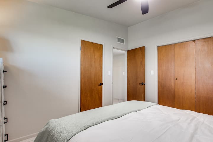 חדר שינה 4, מיטת קווין סייז