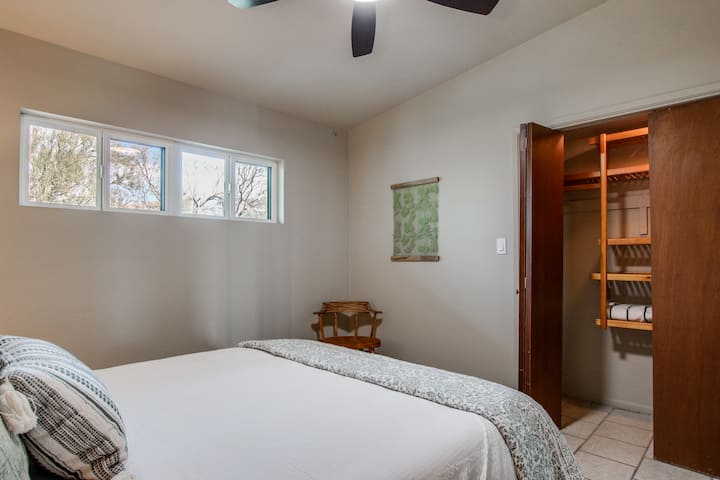 חדר שינה 3, מיטת קווין