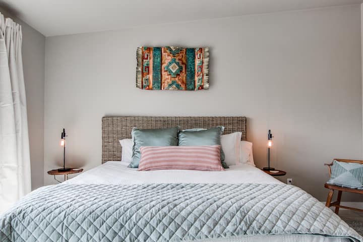 חדר שינה 1, מיטת קווין