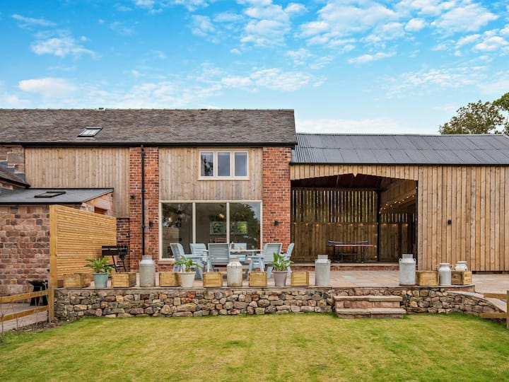4 Bed In Stoke-on-trent (Oc-95163) - Leek