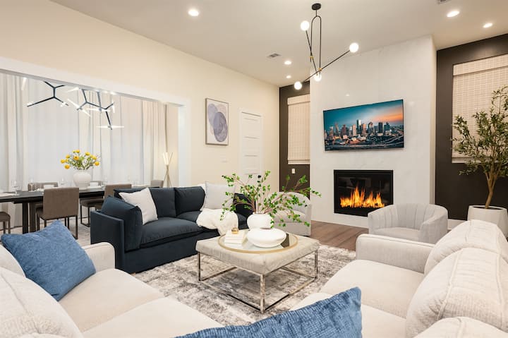 8br W/ 2 Rooftops | Sleeps 20 | Near Downtown - Bellaire, TX